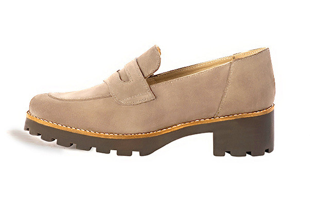 Tan beige women's casual loafers. Round toe. Low rubber soles. Profile view - Florence KOOIJMAN